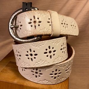 Olga Santini almost NEW laser cut leather belt